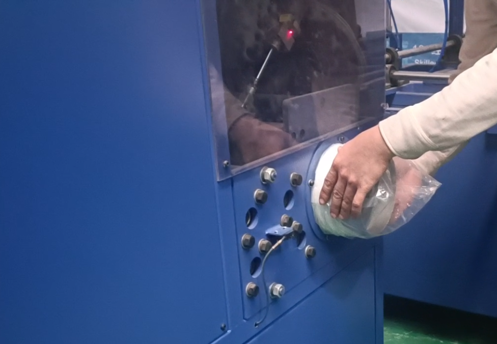 máquina enrolladora de almohadas de espuma (5)